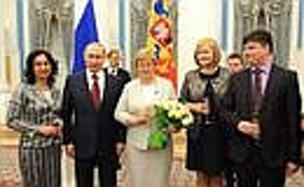 С участниками церемонии вручения медалей «Герой Труда Российской Федерации».