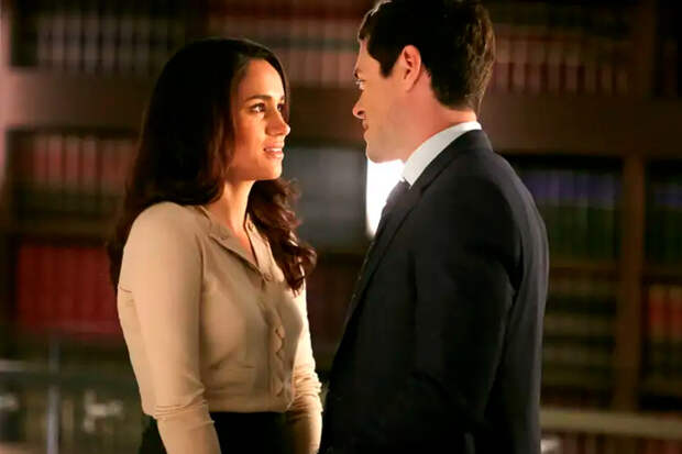 Актер Патрик Дж. Адамс назвал безумием прошлое Меган Маркл