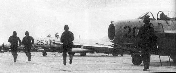 МиГ-17 против F-105: первая победа в небе Вьетнама
