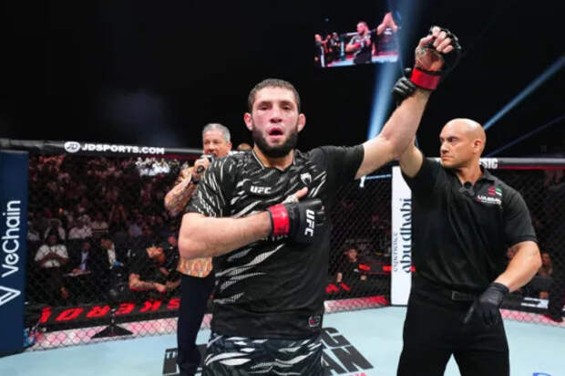 Икрам Алискеров единогласным решением судей победил Чун Ен Пака на UFC 321