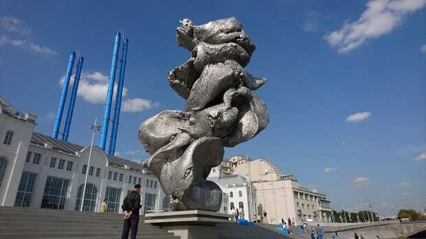 Почему советская скульптура — хорошая, а российская современная скульптура — весьма спорная по большей части