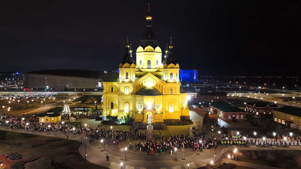 Пасхальное богослужение прошло в Александро-Невском соборе в Нижнем Новгороде
