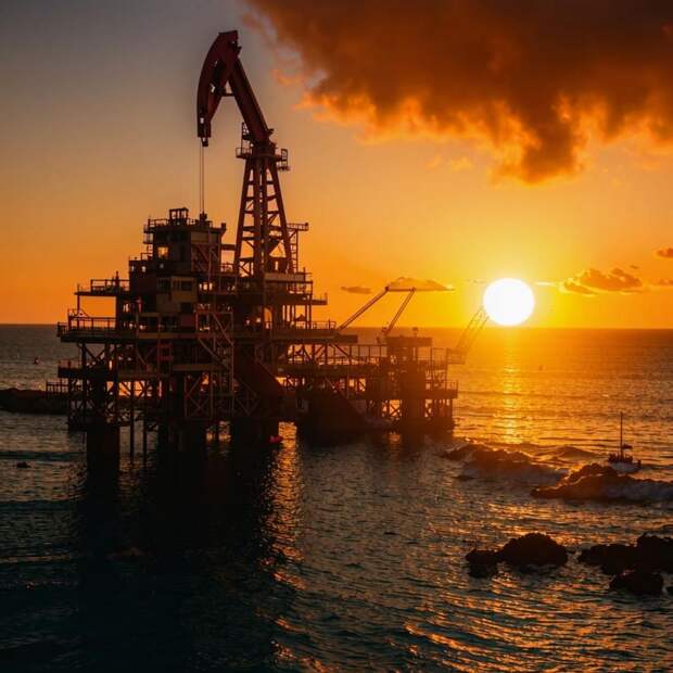 Нефть марки Brent подешевела на 6%, российская Urals — около 77 долларов за баррель