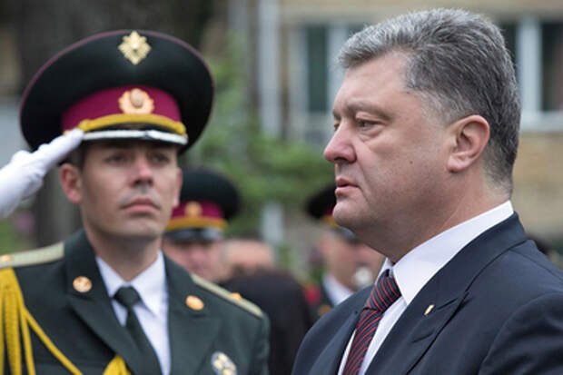 Петр Порошенко (справа)