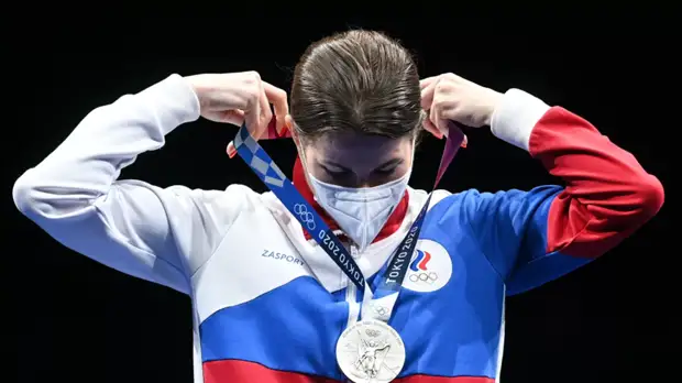 Дериглазова призналась, что расстроена после завоевания серебра в фехтовании на рапирах