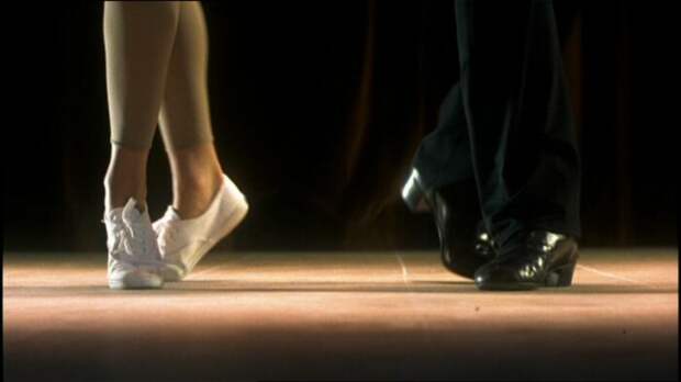 Белые кеды Бэби из «Грязных танцев», 1987 год. \ Фото: pinterest.com. Белые кеды Бэби из «Грязных танцев», 1987 год. \ Фото: pinterest.com.