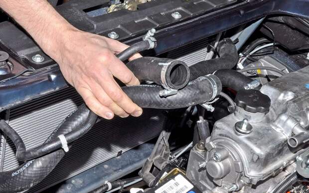 Потек шланг радиатора? Экстренно решаем проблему