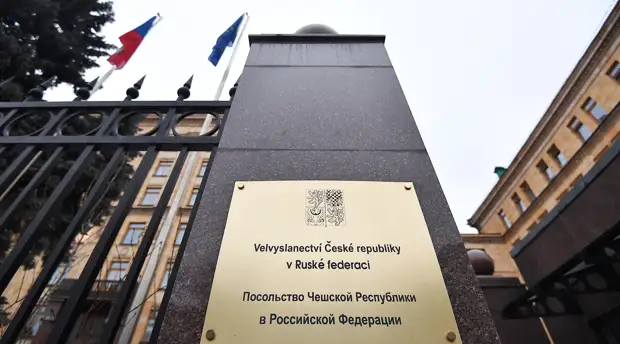 «Без реакции бездоказательные обвинения оставаться не будут»: в Кремле анонсировали ответ на действия Чехии и Болгарии