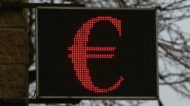 Официальный курс евро на выходные и понедельник вырос на 8,39 копейки, до 86,91 рубля
