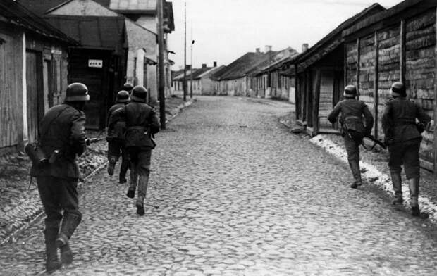 Военнослужащие Германии в Варшаве, 1939 год ullstein bild/ullstein bild via Getty Images