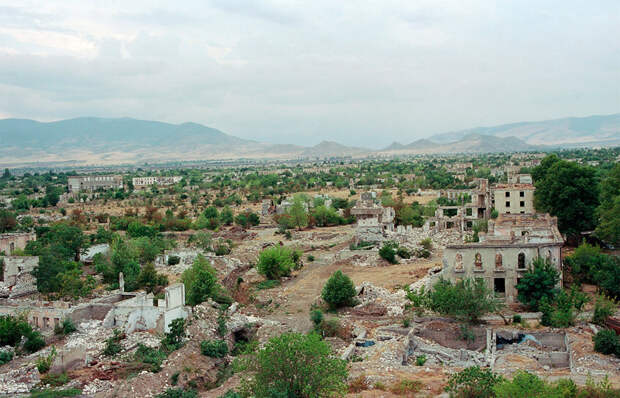 9. Разрушенный войной Агдам в Нагорном Карабахе города-призраки, заброшенные города, загадки, тайны, фото