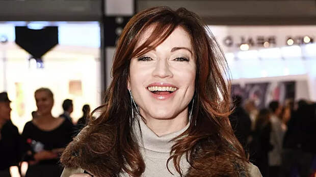 «Хорошо, что я его не разорила»: Алёна Хмельницкая вспомнила работу продавцом в 1990‑е