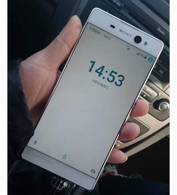 Смартфон-гигант Sony Xperia C6