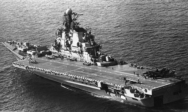Почему первый советский авианосец «Киев» стал отелем