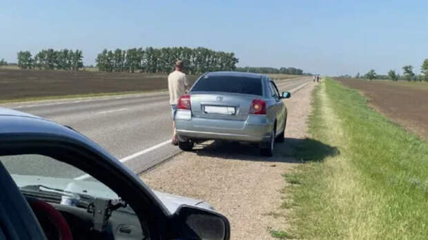 Можно ли выезжать за сплошную белую или желтую линию на обочине, и какой за это будет штраф