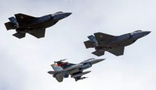 Истребители F-16 и F-35