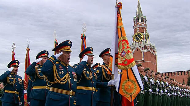 Россия отмечает День Победы: в Москве на Красной площади прошел военный парад