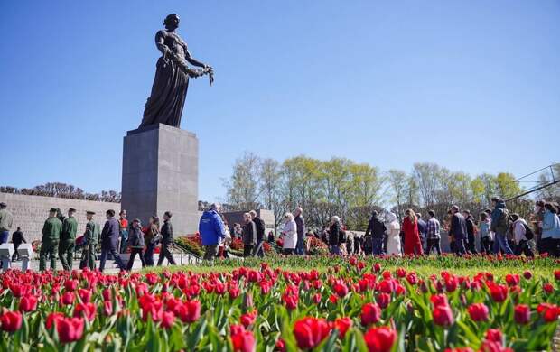 В Петербурге почтили память героев и жертв Великой Отечественной войны