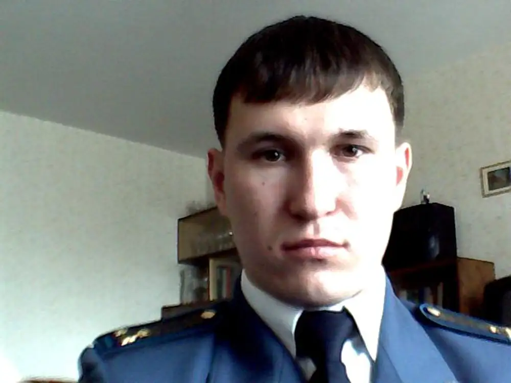 Папа пришел с работы. Лешин папа работает. Кем работает мой папа. Папа чинит. Леша лешин москва.