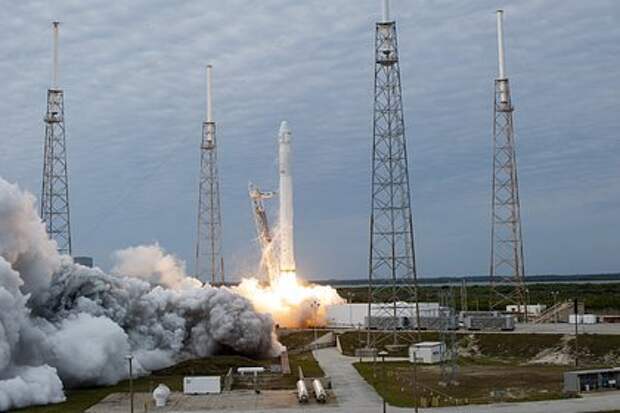 НАСА запланировало запуск грузового корабля Dragon к МКС на 12 мая