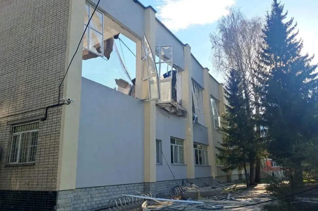 Прокуратура: крыша колледжа в Екатеринбурге обрушилась из-за трещины в покрытии