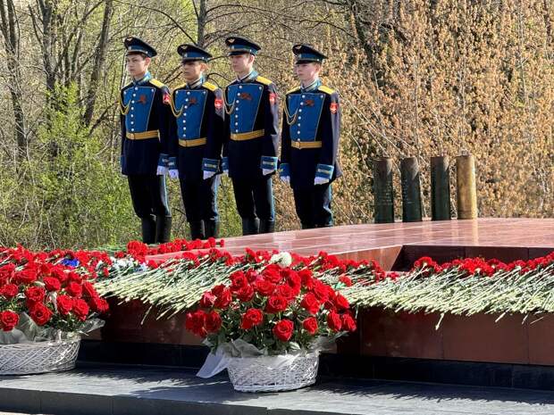 «Место, чтобы поклониться». В канун 9 мая в Карелии увековечили героев СВО