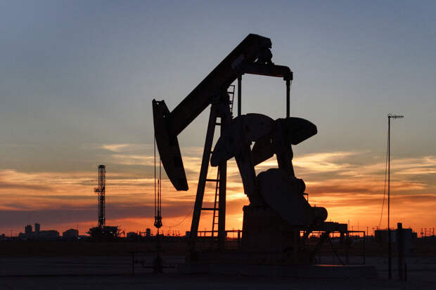 Энергетик Марцинкевич: мировой нефтяной рынок сократился на 20%