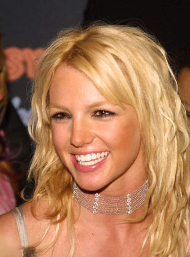 Britney spears happy. Бритни Спирс 2001.