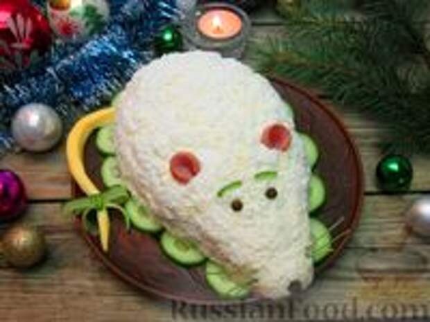 Фото приготовления рецепта: Новогодний салат "Крыска" с печенью, сладким перцем и сыром - шаг №25