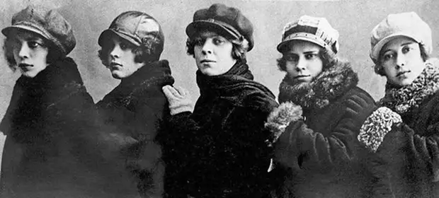 Женщины революции: сама голодай, но детей спаси!