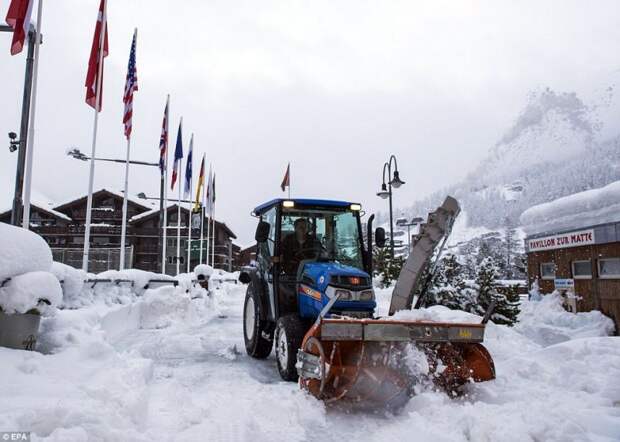 Застряли в зимнем раю: 13000 туристов оказались в ловушке на швейцарском горнолыжном курорте