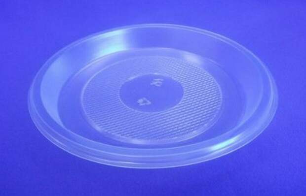 Пластиковые тарелки на защите керамических.