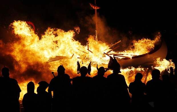 UpHellyAa01 Шетландский праздник Апхеллио