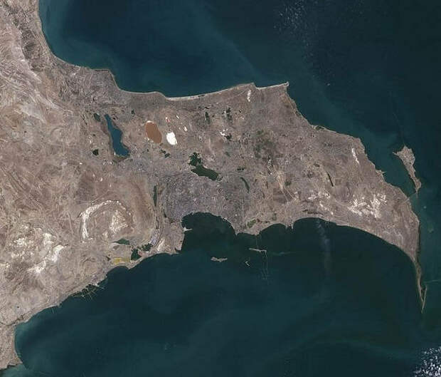 Вид из космоса. Остров Пираллахи, о котором пойдет речь ниже, выделяется свой величиной