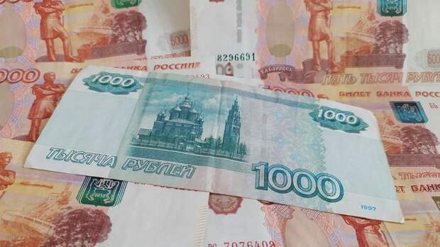 Санкции повлияли на незначительное снижение курса рубля