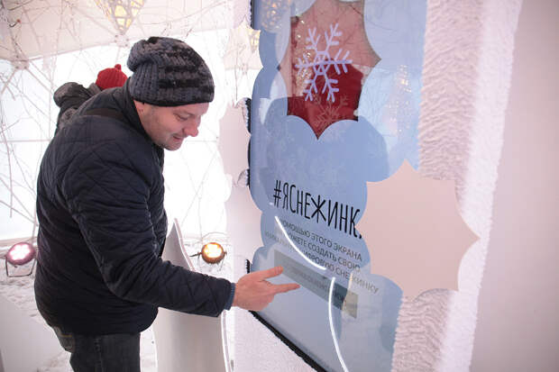 В Новосибирске на Михайловской набережной открыли обновлённый Домик Снежинки