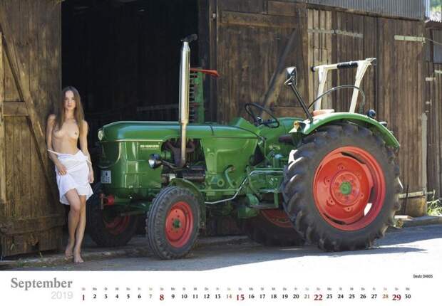 Горячий календарь с гологрудыми фермершами на 2019 год 