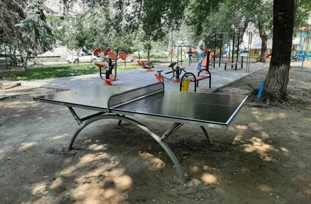 В парках и скверах Кишинева устанавливают теннисные столы и столы для армрестлинга