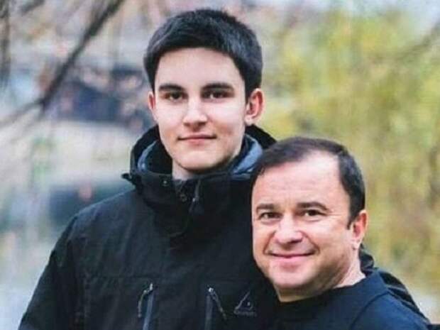 Виктор Павлик с сыном Павлом Виктор Павлик с сыном Павлом