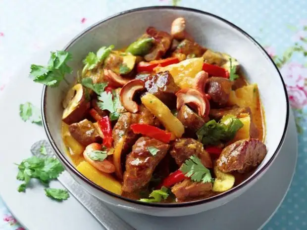 Лепёшки, колбаски, салат: 5 аппетитных и сытных блюд из картошки