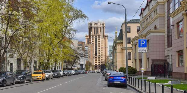 Стоимость парковки на некоторых московских улицах снизится с 1 июля