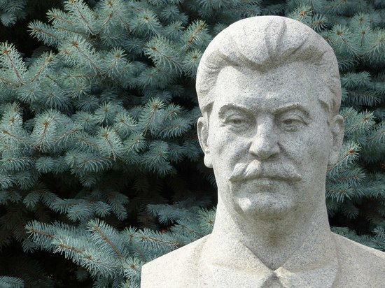 Раскрыты неизвестные детали выноса Сталина из Мавзолея: ободранный мундир, тайные поминки