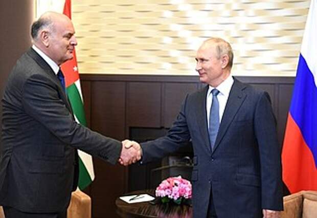 С Президентом Абхазии Асланом Бжанией.