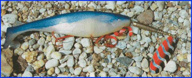 Лепесток можно разместить и перед силиконовой рыбкой