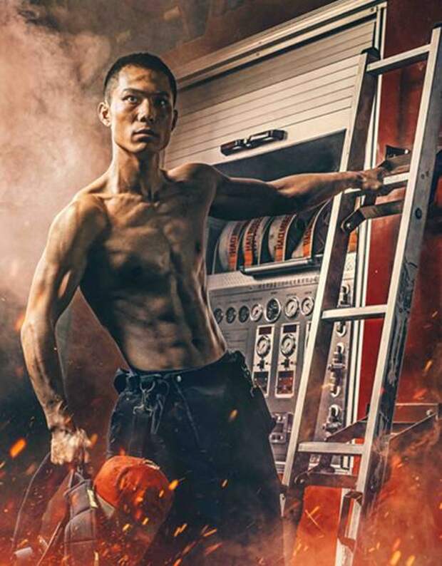 Китайские пожарные снялись в фотосессии для календаря