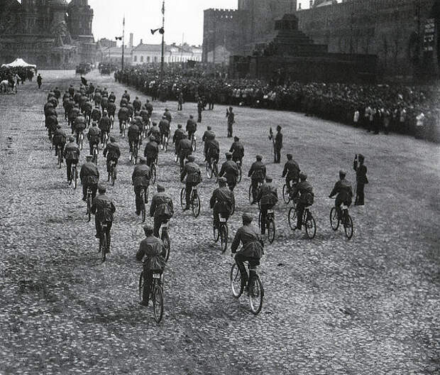 Парад на Красной площади. Велосипедисты 1924 г. СССР, история, фото