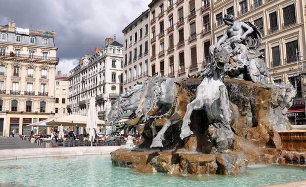 Lyon-Fontaine_de_Bartholdi