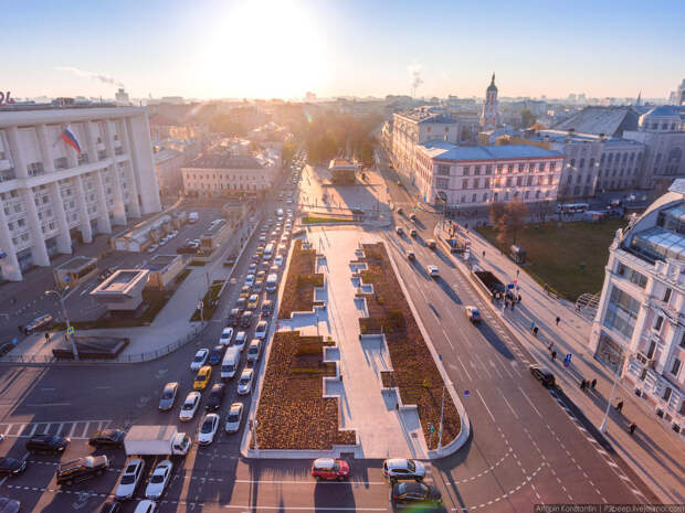 Площадь Мясницкие Ворота и вестибюль станции метро «Чистые пруды».