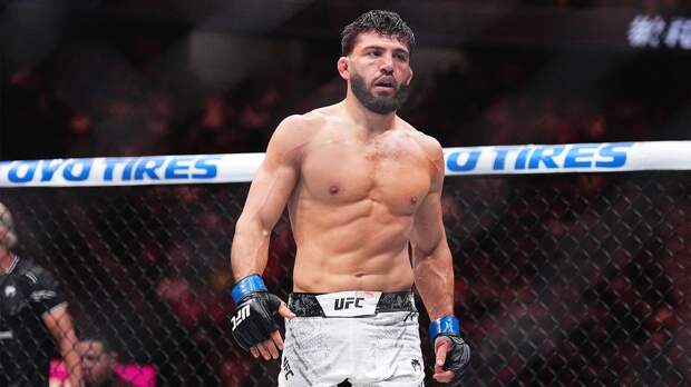 Боец UFC Царукян показал фото с владельцем «Краснодара» Галицким