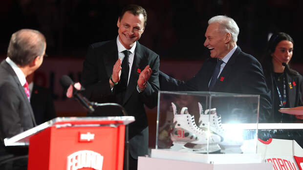 Выехал на кабриолете, послушал Овечкина и извинился за уход: «Детройт» устроил шикарную церемонию для Фёдорова